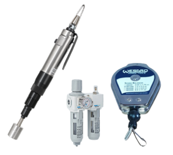 Máquina tapadora manual de botellas en acero inoxidable, ideal para pequeños productores y laboratorios que requieren un cierre preciso y económico.